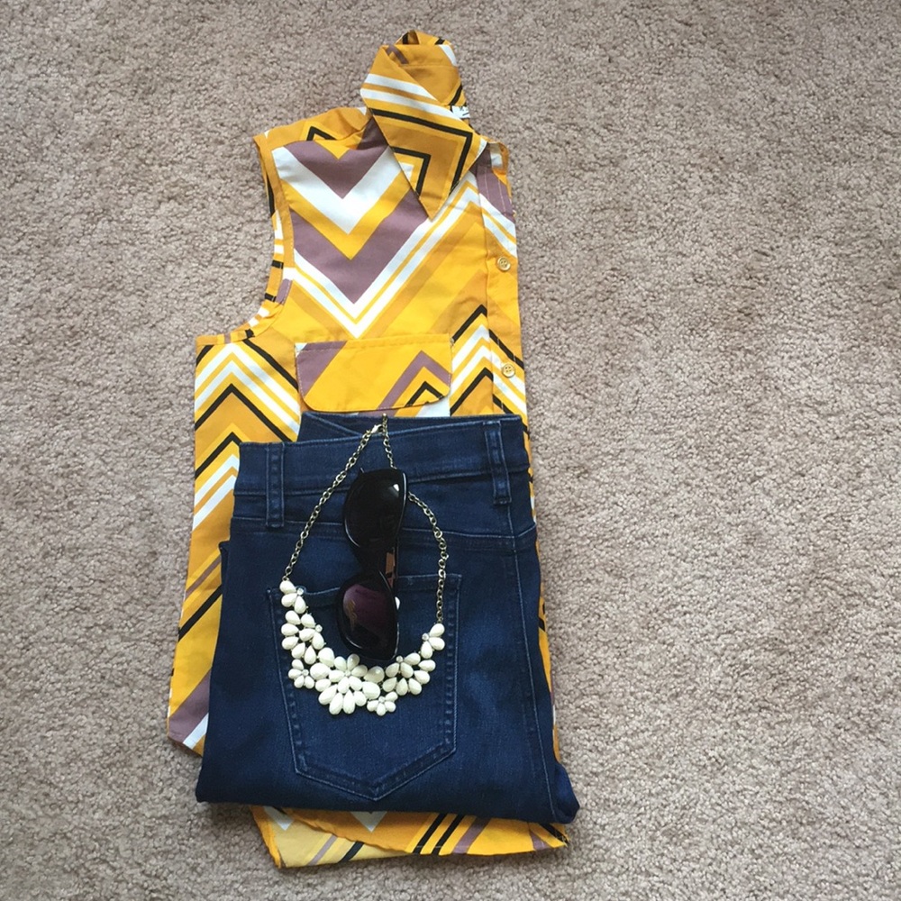 Back Button Blouse - Picture 4 of 7